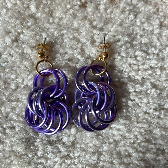 Metal circle earrings. - Picture 3 of 3